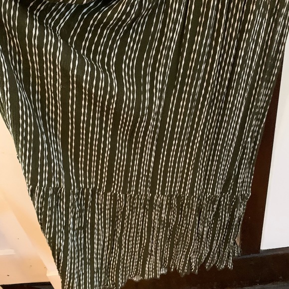 Wren and Ivory Maternity Maxi Dress - Picture 5 of 12